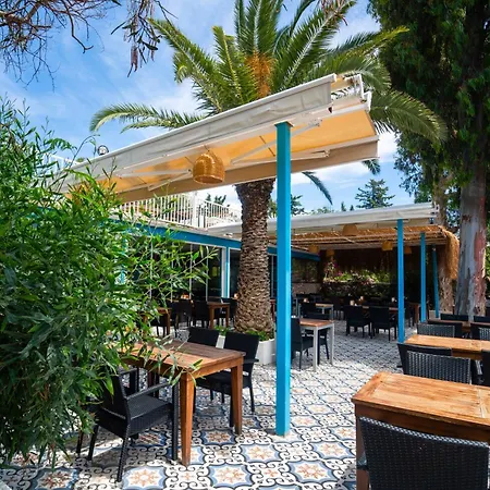 Manuela Boutique 3*