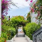 Manuela Boutique Отель Битез