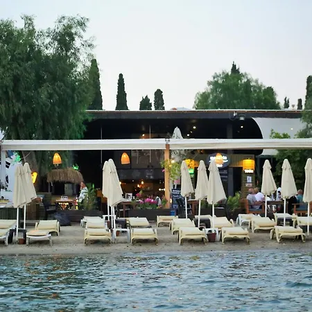 Manuela Boutique 3* Битез