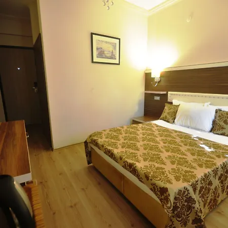 Отель Manuela Boutique Битез