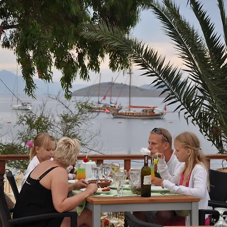 Manuela Boutique Битез